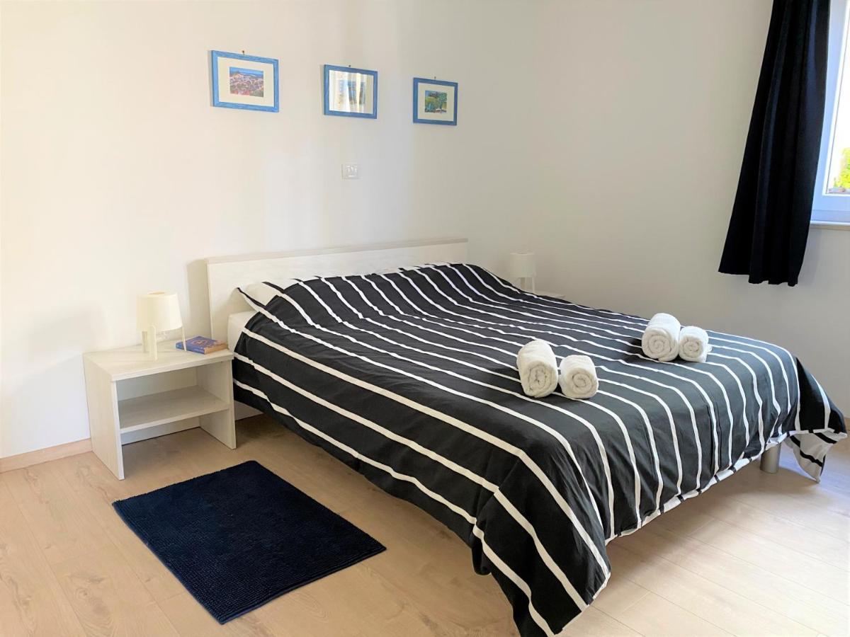Apartment Punta Premantura E With Garden Ngoại thất bức ảnh