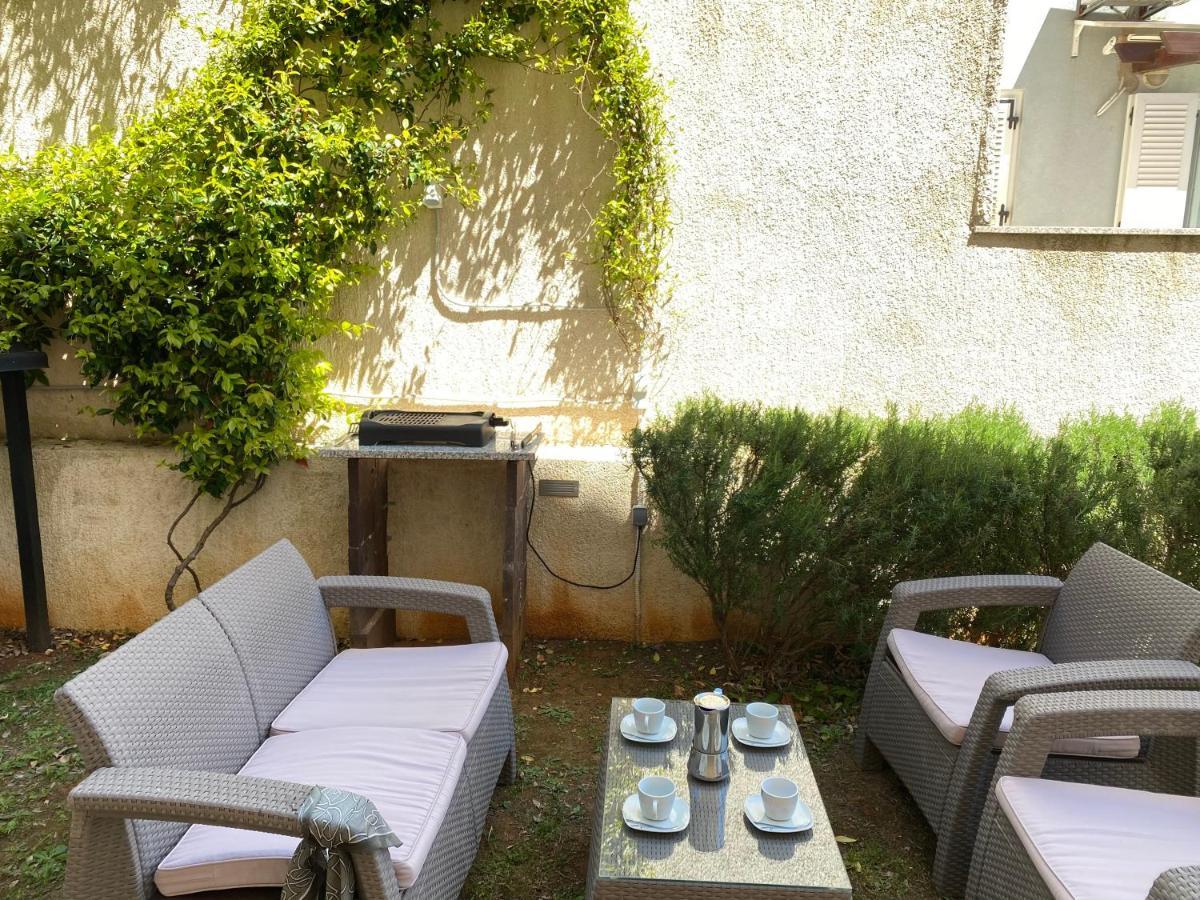 Apartment Punta Premantura E With Garden Ngoại thất bức ảnh