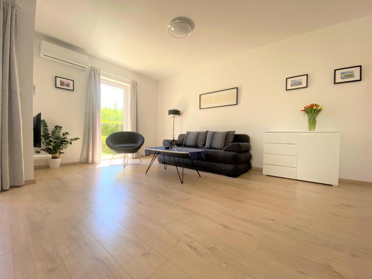 Apartment Punta Premantura E With Garden Ngoại thất bức ảnh