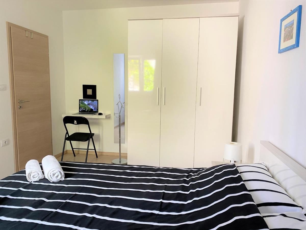 Apartment Punta Premantura E With Garden Ngoại thất bức ảnh