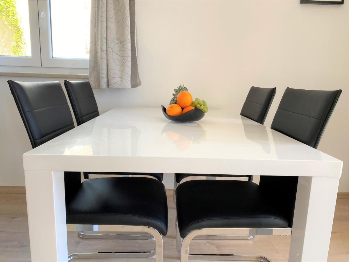 Apartment Punta Premantura E With Garden Ngoại thất bức ảnh