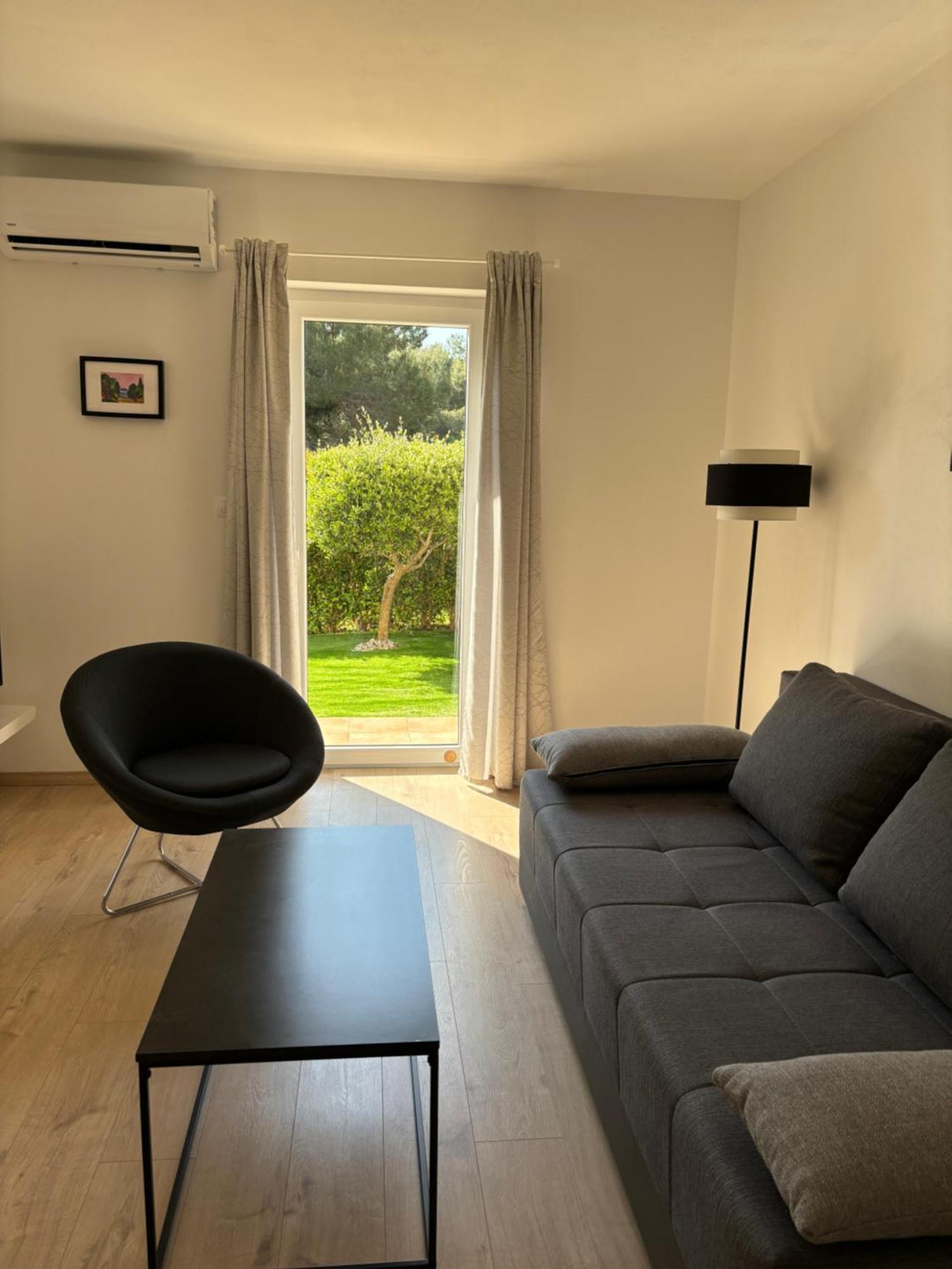 Apartment Punta Premantura E With Garden Ngoại thất bức ảnh